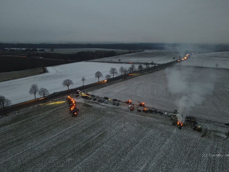Mahnfeuer an der B 1 in Cremlingen