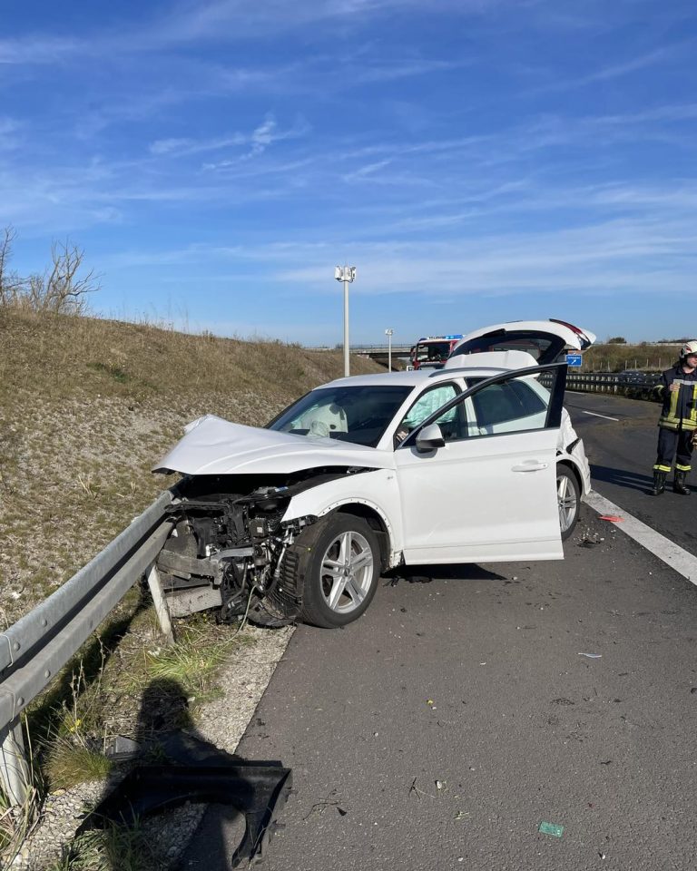 Unfall auf der A 39 mit eingeklemmter Person