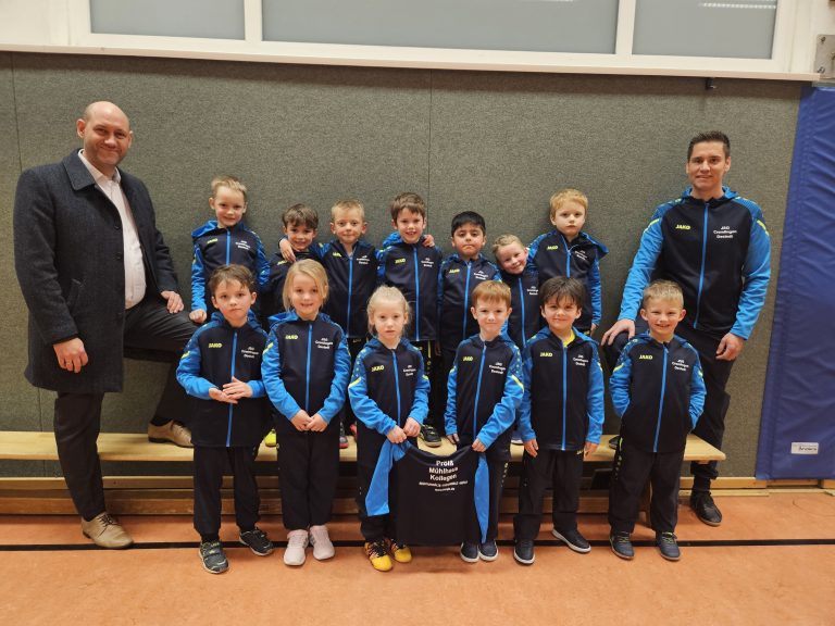 Neue Trainingsanzüge für die G2-Jugend der JSG Cremlingen/Destedt