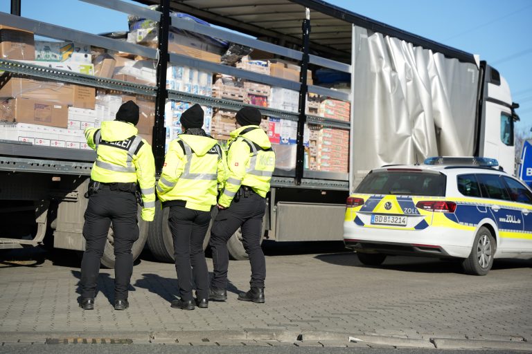 Verkehrskontrolle der Regionalen Kontrollgruppe und der Kontrolleinheit Fahrtüchtigkeit der Polizeidirektion Braunschweig
