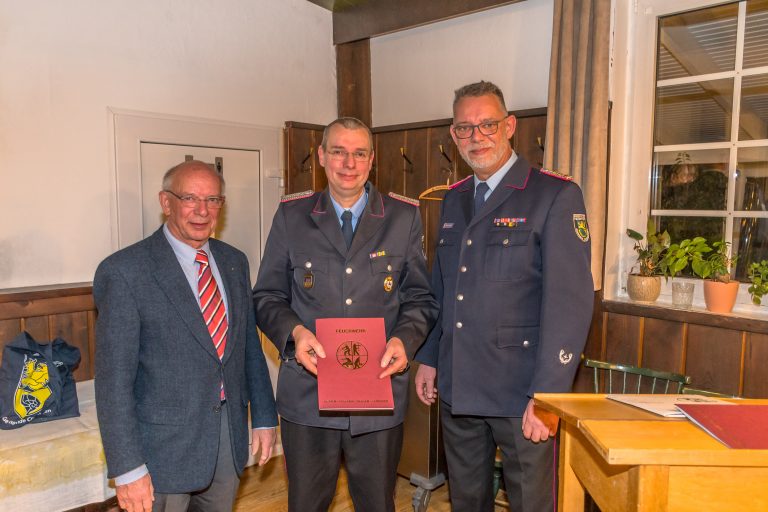 Torsten Decker zum Ehrenbrandmeister ernannt