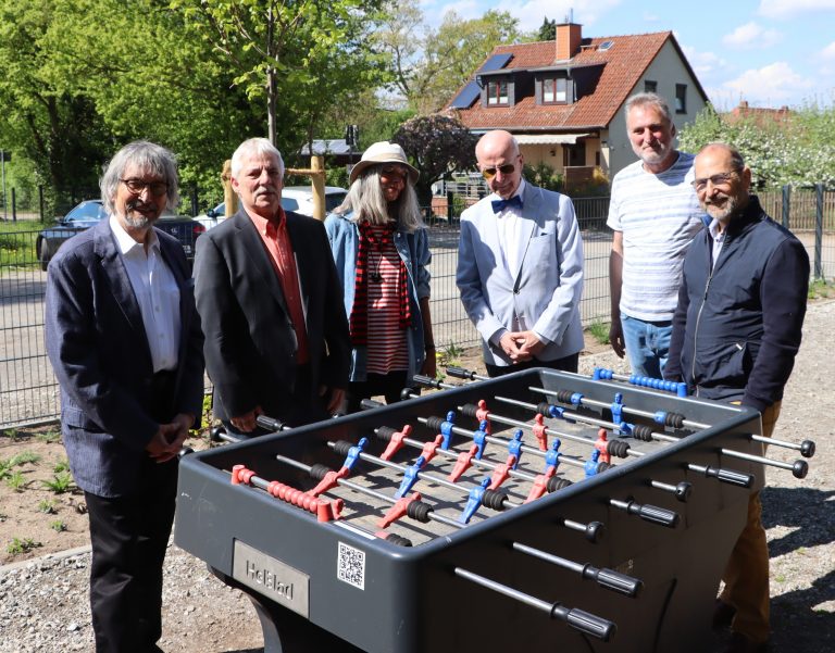 Destedter Mehrgenerationenplatz mit neuen Spielgeräten