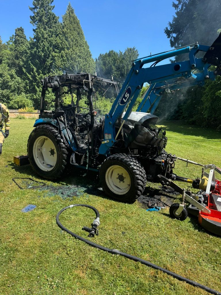 Trecker brennt im Gutspaar Destedt