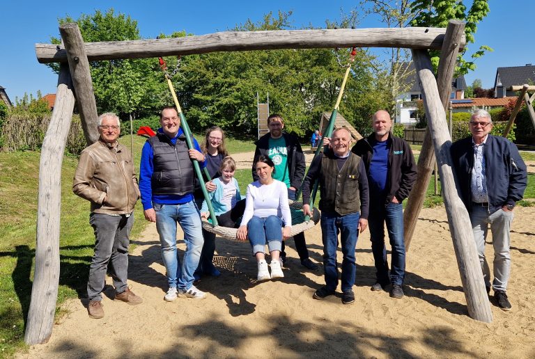 Spielplatzbereisung in der Gemeinde Sickte: Ausschuss lobt Zustand – Vandalismus am Soccerfeld bleibt Sorgenpunkt Spielplatzbereisung in der Gemeinde Sickte: Ausschuss lobt Zustand – Vandalismus am Soccerfeld bleibt Sorgenpunkt