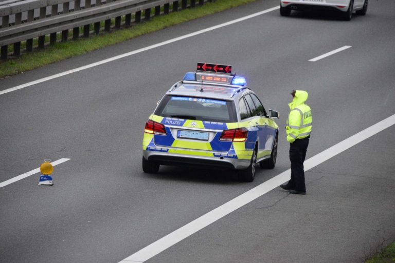 A 39: Zeugenaufruf nach Unfall auf der Autobahn