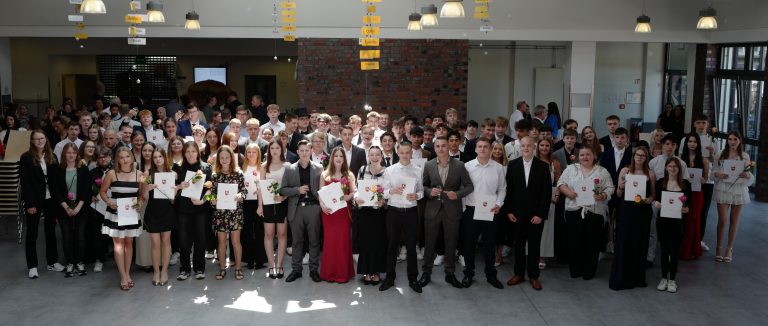 105 Absolventinnen und Absolventin von der OBS Sickte fröhlich entlassen