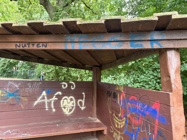 Farbschmierereien mit offensichtlich politischem Hintergrund in Gliesmarode