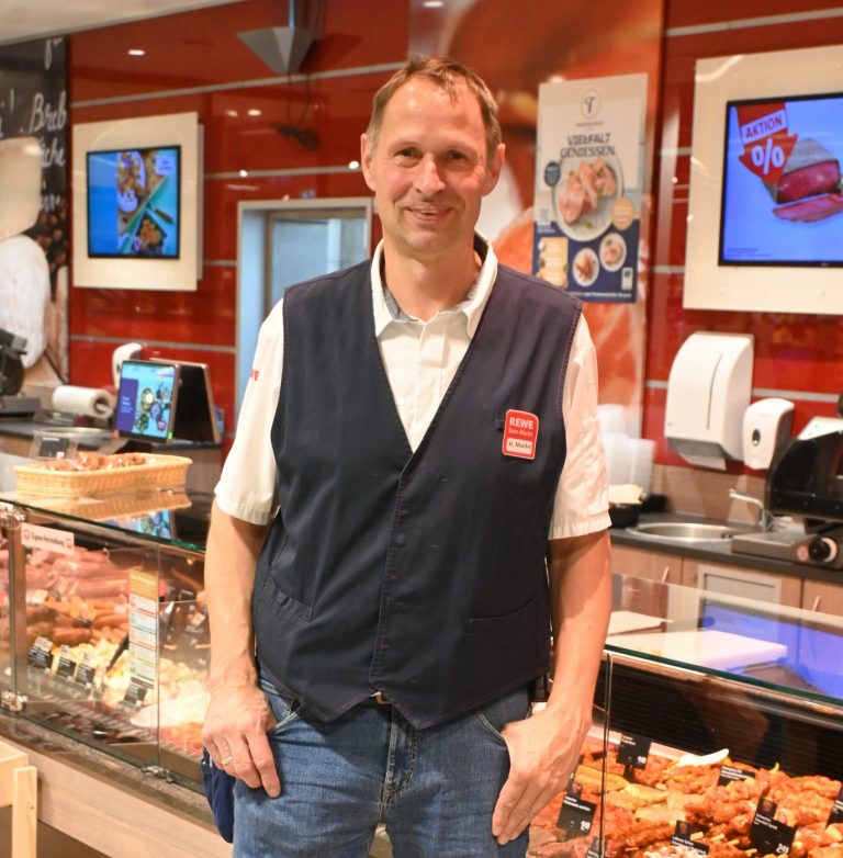 Eine Person an der Bedienungstheke (m.w.d.)  fehlt uns noch im Team