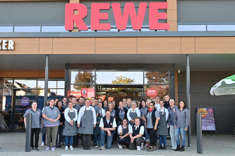 REWE Green Building Markt feiert Eröffnung