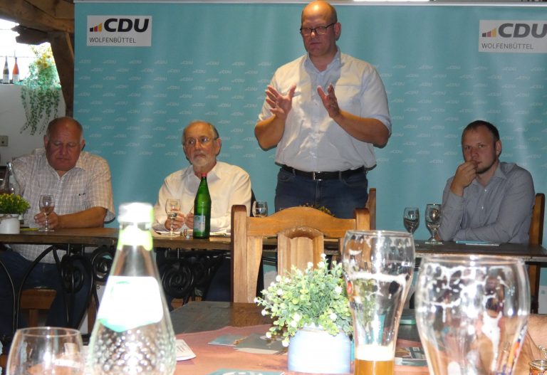 Wird der Oderwald durch eine breite Schneise durchschnitten?