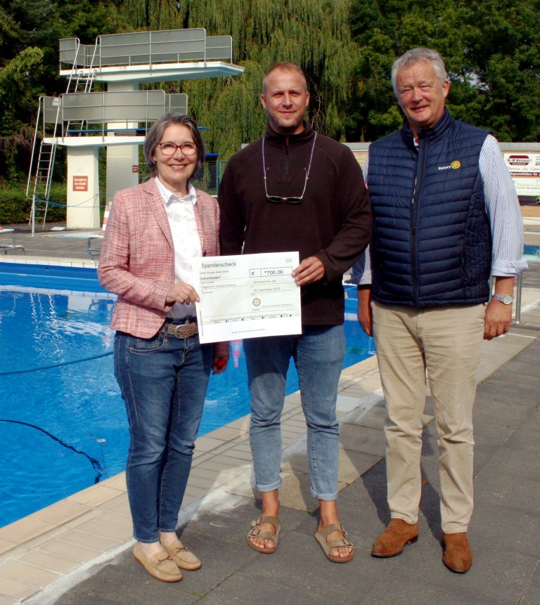 Rotary Club Salzgitter-Wolfenbüttel unterstützt Schwimmkurse in Hornburg mit 700 Euro