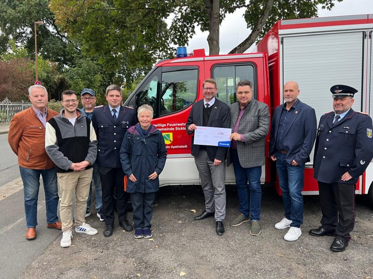 Neues Kleinlöschfahrzeug für die Freiwillige Feuerwehr Apelnstedt offiziell übergeben