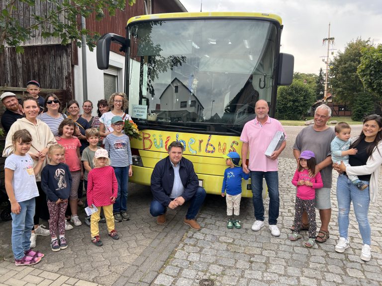 Der Bücherbus des Landkreises hält wieder in Apelnstedt Der Bücherbus des Landkreises hält wieder in Apelnstedt