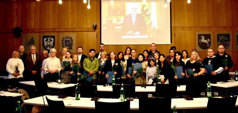 Einbürgerungsfeier in der Landkreisverwaltung: „Ein großer Schritt!“