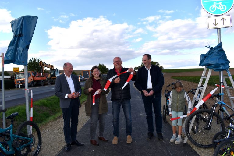 Neuer Radweg zwischen Wendessen und Kreisverkehr freigegeben Neuer Radweg zwischen Wendessen und Kreisverkehr freigegeben