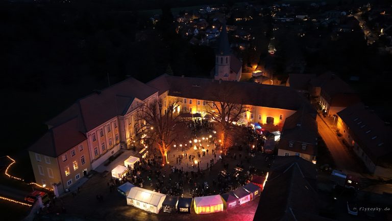 Der Destedter Weihnachtsmarkt war eine tolle Kulisse und mehr: