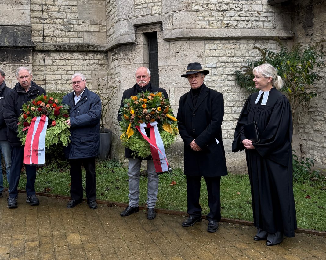 Kränze zum Volkstrauertag 2025