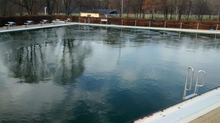 Grillen und Glühwein im Freibad am Elm