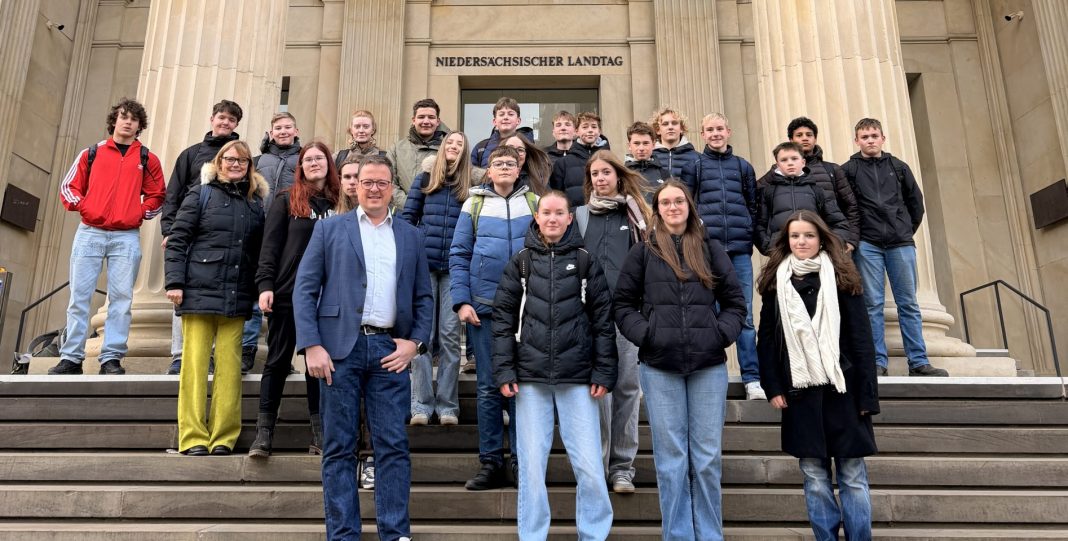 2025-12-05_Foto_PM_Klasse 9a der Oberschule Sickte besucht den Niedersächsischen Landtag