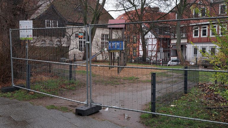 Vandalismus: Spielplatz hinter der Hauptkirche gesperrt