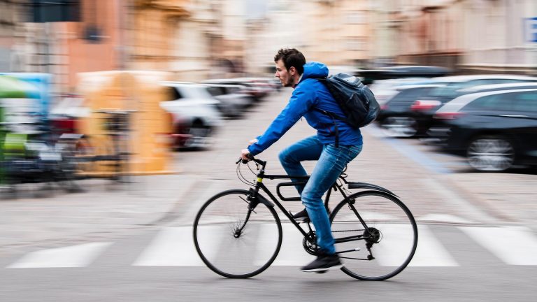 Einführung des Grünpfeils für den Radverkehr – Mehr Sicherheit  und Flüssigkeit im städtischen Verkehr