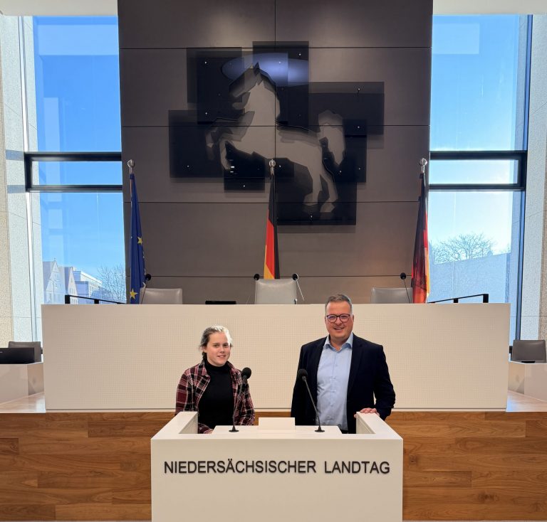 Schülerin aus Wolfenbüttel hospitierte beim SPD-Landtagsabgeordneten Jan Schröder