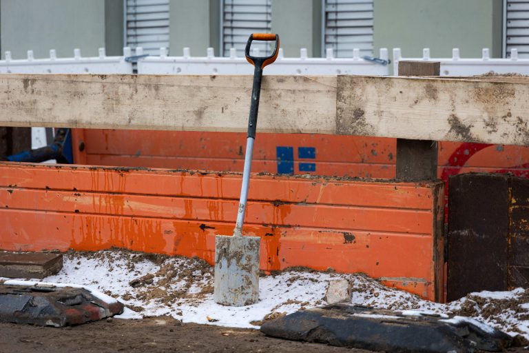 Bei Frost und Schnee: Firmen sollen Saison-Kurzarbeitergeld nutzen