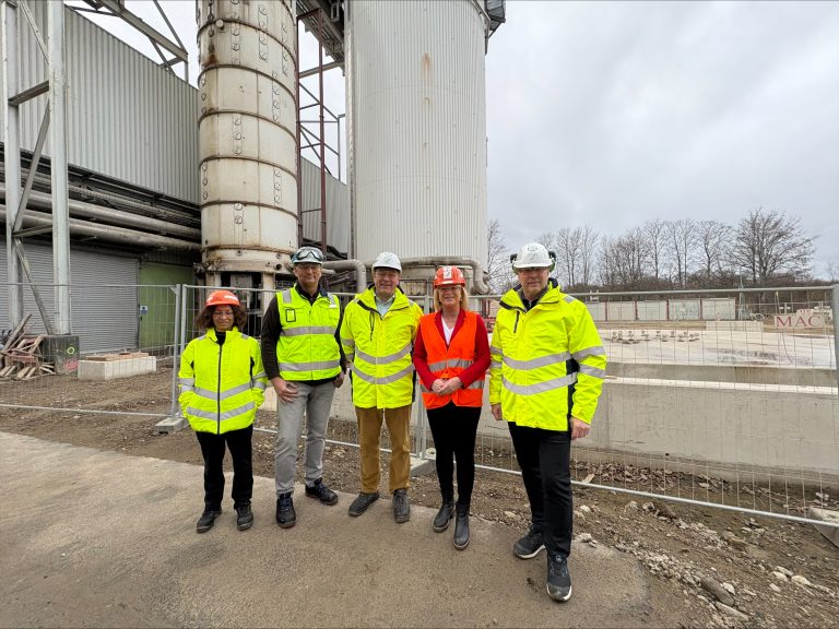 Dunja Kreiser, MdB, besucht Zuckerfabrik in Schladen während der Rübenkampagne
