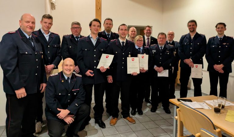 Ehrungen und Beförderungen bei der Feuerwehr Volzum