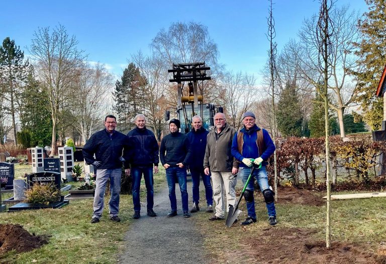 Verschönerung des Friedhofs schreitet voran: Lindenallee wächst