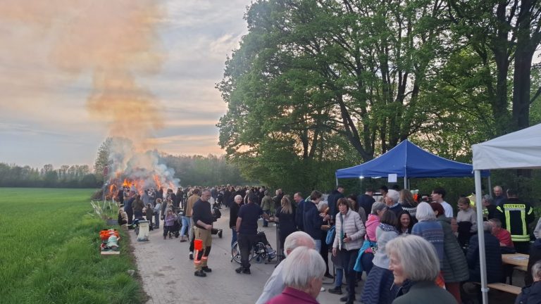 Freiwillige Feuerwehr Hemkenrode lädt zum Osterfeuer am Freibad ein