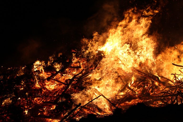 Osterfeuer im Ort Cremlingen 2026