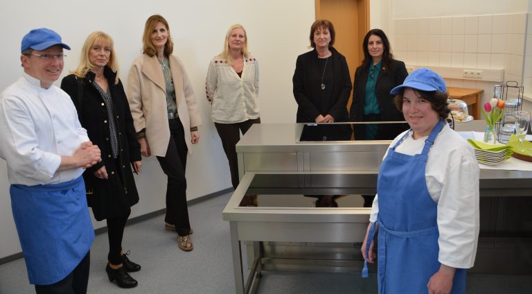 VW-Belegschaft bleibt Lavie treu verbunden