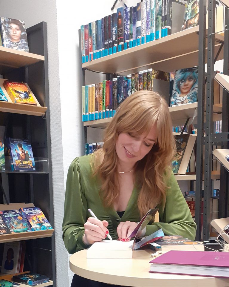 „Jungs von heute, Männer von morgen“: Bestsellerautorin Anne Dittmann las in der Stadtbücherei