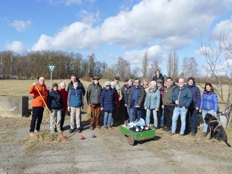 Boßelkugeln begrüßen den sonnigen Märzanfang