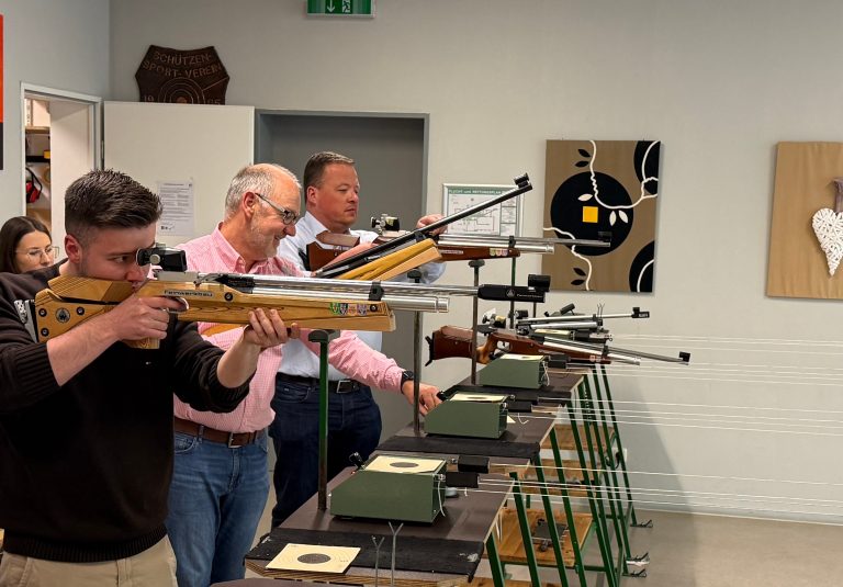 Traditionelles Ostereierschießen begeistert zahlreiche Besucher in Weddel