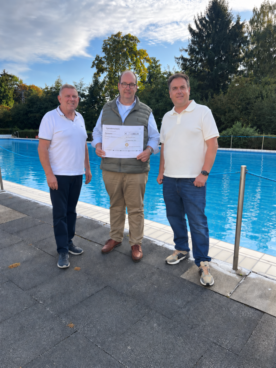 Foto_Spendenübergabe_Rotary_im_Hornburger_Schwimmbad